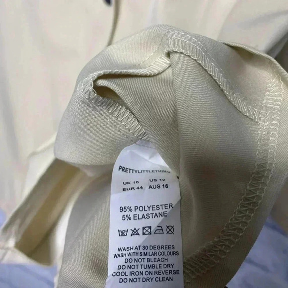 Pretty Little Thing Stone Oversized Drapey Button Detail Blazer - Picture 4 of 5